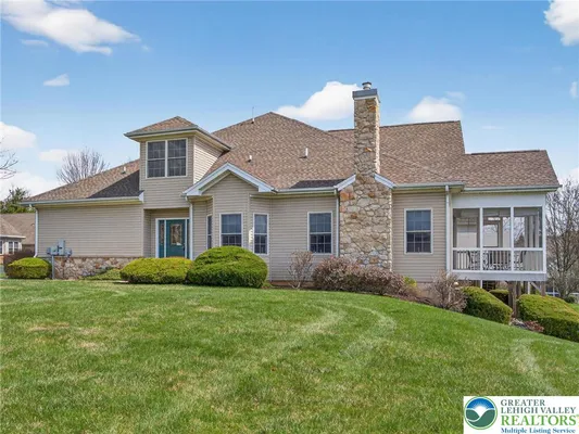 Property Slideshow image 3 of 27 | 19 glenmoor cir, Easton, PA, 18045
