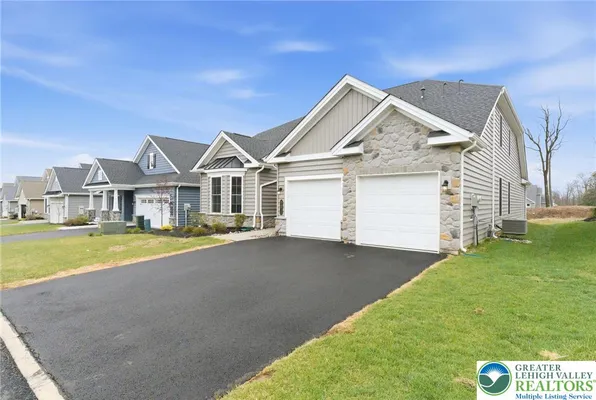 Property Slideshow image 2 of 35 | 5471 traditions dr, Upper Saucon Twp, PA, 18036