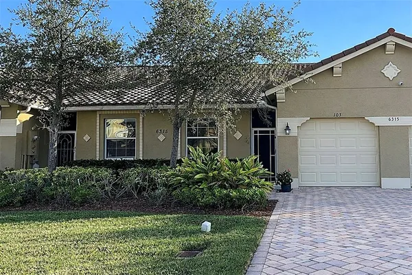 Property Slideshow image 2 of 35 | 6315 oxford cir 103c, Vero Beach, FL, 32966