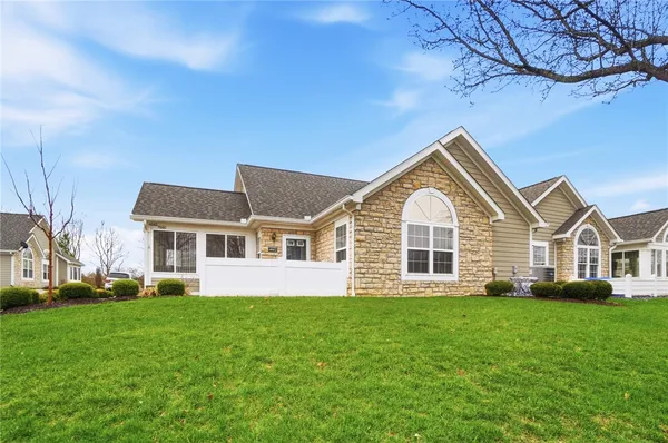 Property Slideshow image 2 of 33 | 4662 cobblestone dr, Tipp City, OH, 45371