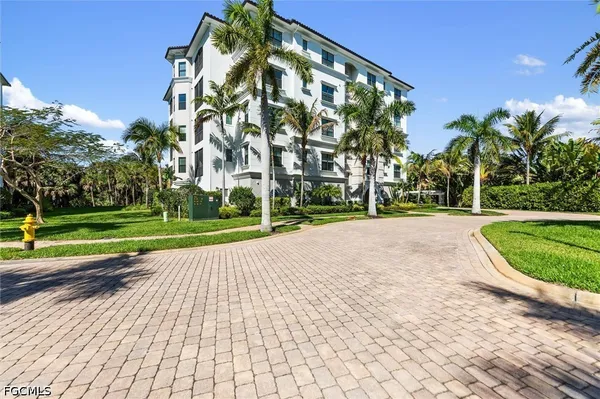 Property Slideshow image 3 of 48 | 4781 via del corso ln 301, Bonita Springs, FL, 34134