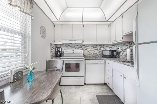 Property Slideshow image 3 of 33 | 6220 augusta dr 307, Fort Myers, FL, 33907