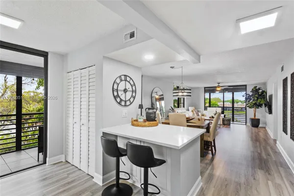 Property Slideshow image 2 of 28 | 1101 colony point cir 301, Pembroke Pines, FL, 33026