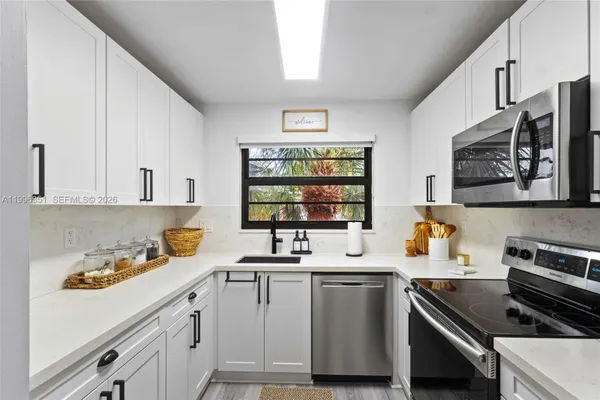 Property Slideshow image 3 of 28 | 1101 colony point cir 301, Pembroke Pines, FL, 33026