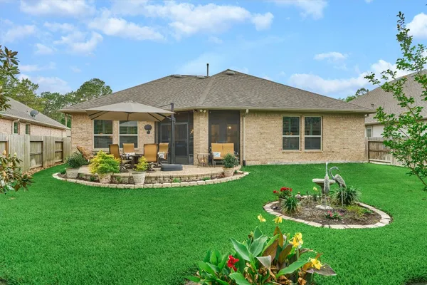Property Slideshow image 2 of 50 | 11 s sandbells park ln, Montgomery, TX, 77316