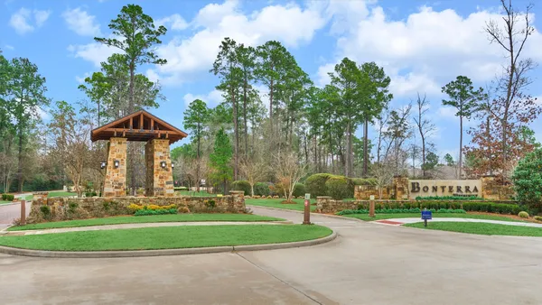 Property Slideshow image 3 of 50 | 11 s sandbells park ln, Montgomery, TX, 77316