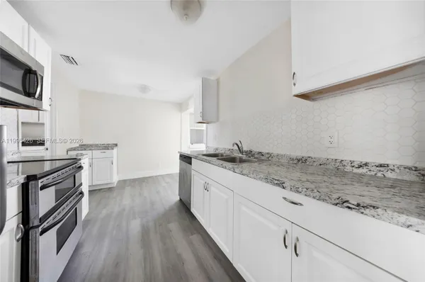 Property Slideshow image 2 of 26 | 2520 nw 2nd dr, Pompano Beach, FL, 33064