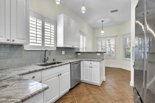 Property Slideshow image 2 of 48 | 837 vistana cir 20, Naples, FL, 34119