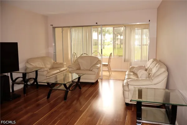 Property Slideshow image 3 of 25 | , Fort Myers, FL, 33907