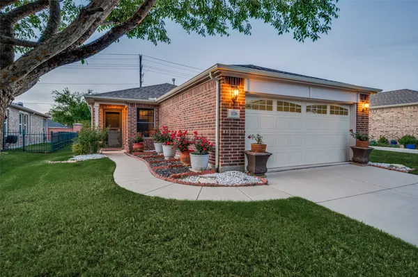 Property Slideshow image 2 of 25 | 3126 oyster bay dr, Frisco, TX, 75036