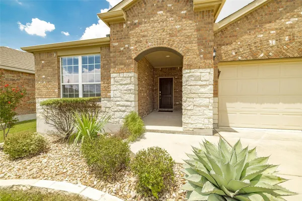 Property Slideshow image 3 of 37 | 203 longview ln, Georgetown, TX, 78633