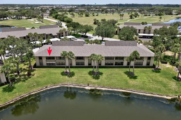 Property Slideshow image 2 of 34 | 18 plantation dr 206, Vero Beach, FL, 32966