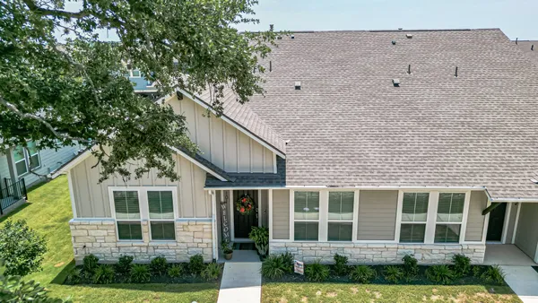 Property Slideshow image 2 of 34 | 138 harborside dr 101, San Marcos, TX, 78666
