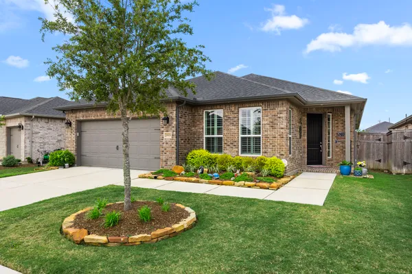 Property Slideshow image 2 of 48 | 28928 autumn shore dr, Fulshear, TX, 77441