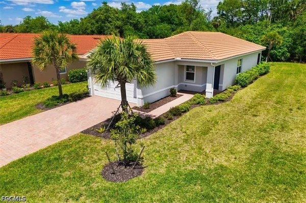 Property Slideshow image 2 of 23 | 2017 summersweet dr, Alva, FL, 33920