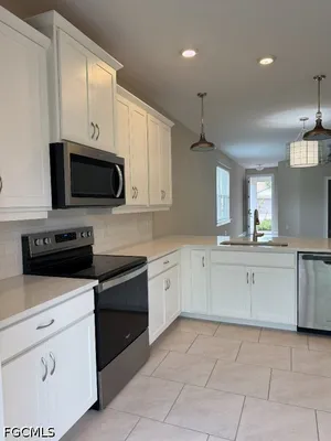 Property Slideshow image 2 of 11 | 2017 summersweet dr, Alva, FL, 33920