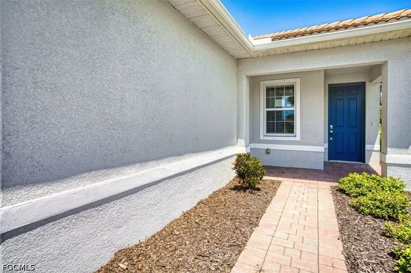 Property Slideshow image 3 of 23 | 2017 summersweet dr, Alva, FL, 33920