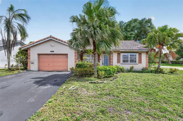 Property Slideshow image 2 of 25 | 10424 nw 70th ct, Tamarac, FL, 33321