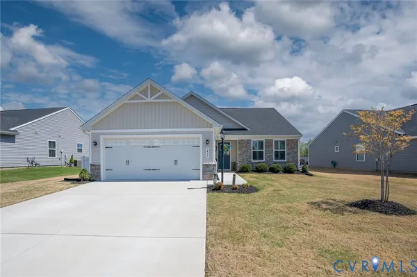 Property Slideshow image 3 of 69 | 7495 southamptonshire way, New Kent, VA, 23124