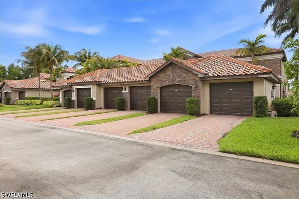 Property Slideshow image 2 of 50 | 9844 venezia cir 714, Naples, FL, 34113