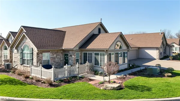 Property Slideshow image 2 of 40 | 1954 fairways dr, Streetsboro, OH, 44241