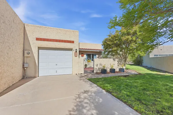 Property Slideshow image 2 of 39 | 616 eastlake dr, Rio Rancho, NM, 87124