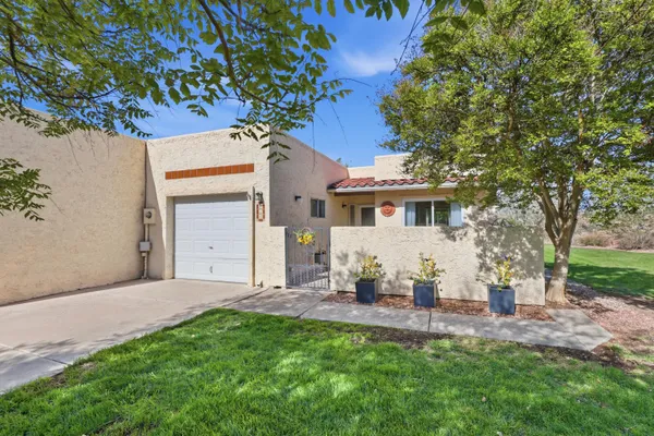 Property Slideshow image 3 of 39 | 616 eastlake dr, Rio Rancho, NM, 87124