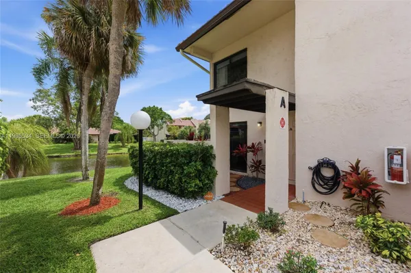 Property Slideshow image 2 of 50 | 21160 juego cir 13a, Boca Raton, FL, 33433
