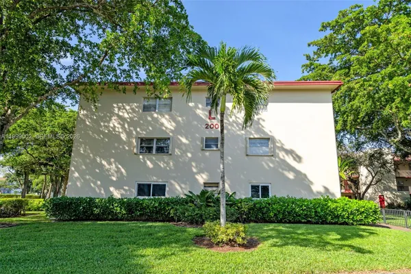 Property Slideshow image 2 of 27 | 200 sw 132nd way 211l, Pembroke Pines, FL, 33027