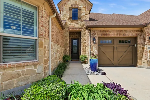 Property Slideshow image 2 of 36 | 9904 lindenwood trl, Denton, TX, 76207