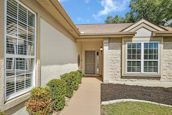 Property Slideshow image 3 of 22 | 305 rosecliff dr, Georgetown, TX, 78633