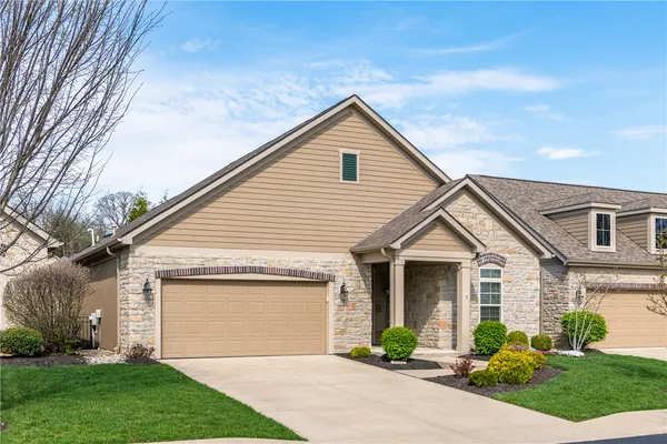 Property Slideshow image 2 of 59 | 2799 silver maple ln, Beavercreek, OH, 45431