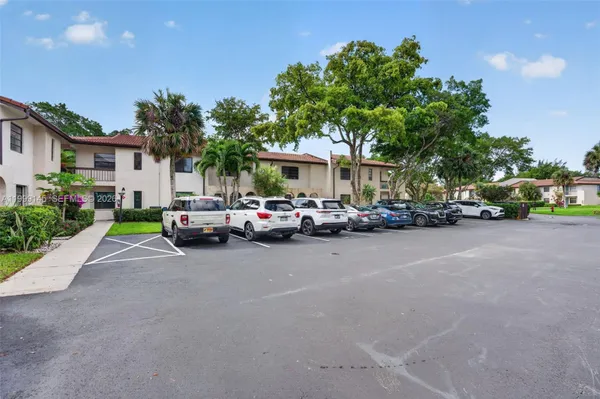 Property Slideshow image 3 of 40 | 21810 cypress cir 26b, Boca Raton, FL, 33433