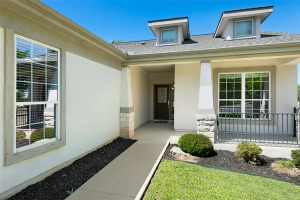 Property Slideshow image 2 of 32 | 405 fieldstone dr, Georgetown, TX, 78633