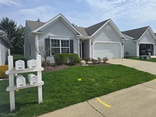 Property Slideshow image 2 of 25 | 313 breckenridge oval, Elyria, OH, 44035