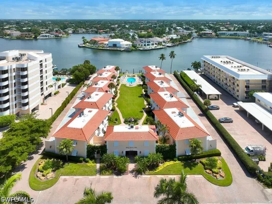 Property Slideshow image 2 of 27 | 3070 gulf shore blvd 209, Naples, FL, 34103