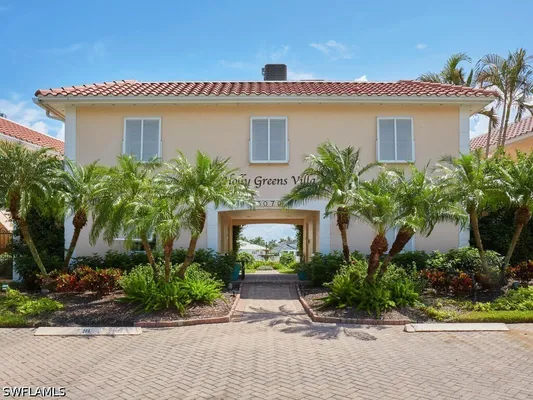 Property Slideshow image 3 of 27 | 3070 gulf shore blvd 209, Naples, FL, 34103