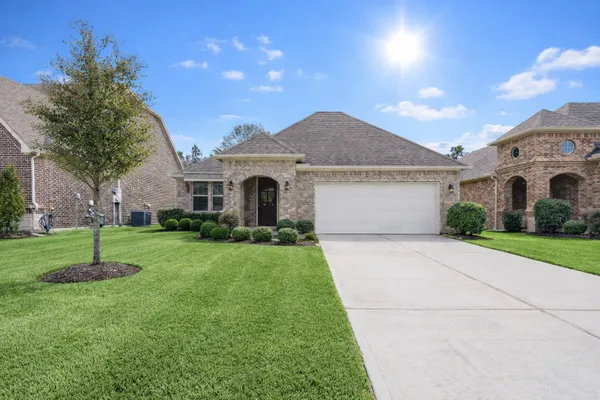 Property Slideshow image 2 of 26 | 12215 forest villas ln, Conroe, TX, 77304