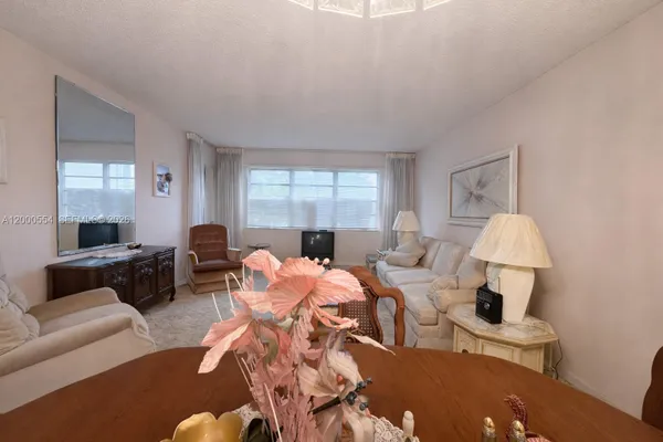 Property Slideshow image 2 of 13 | 410 se 2nd st 305, Hallandale Beach, FL, 33009