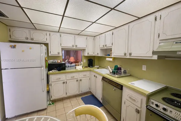 Property Slideshow image 3 of 13 | 410 se 2nd st 305, Hallandale Beach, FL, 33009