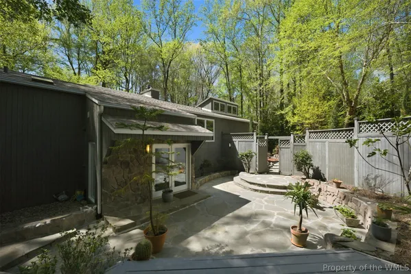 Property Slideshow image 3 of 42 | 109 holdsworth rd, Williamsburg, VA, 23185