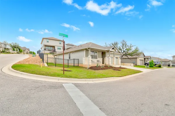 Property Slideshow image 3 of 32 | 213 florenz ln, Georgetown, TX, 78628