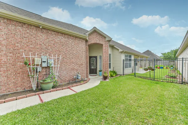 Property Slideshow image 3 of 37 | 2409 ameno dr, Pearland, TX, 77581
