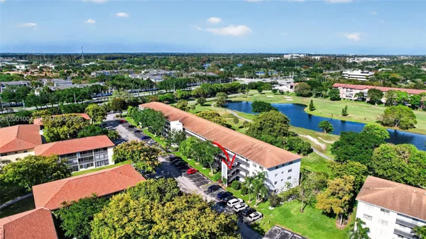 Property Slideshow image 2 of 36 | 101 sw 132nd way 213j, Pembroke Pines, FL, 33027