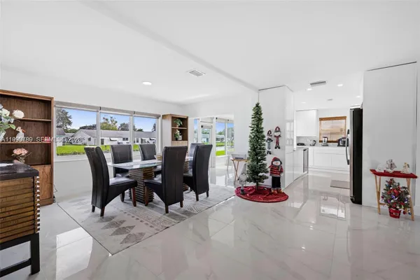 Property Slideshow image 2 of 36 | 1086 nw 88th way, Plantation, FL, 33322