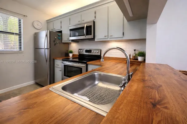 Property Slideshow image 2 of 17 | 7269 golf colony ct 202, Lake Worth, FL, 33467