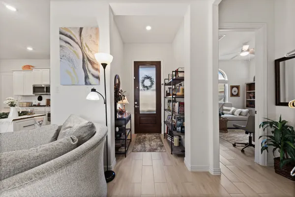 Property Slideshow image 3 of 35 | 4726 prairie crest ln, Arlington, TX, 76005