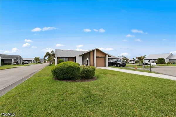 Property Slideshow image 2 of 42 | 18424 orangecrest ct, Lehigh Acres, FL, 33936