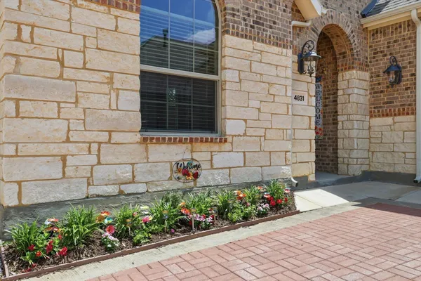 Property Slideshow image 2 of 39 | 4831 forest crest pkwy, Arlington, TX, 76005
