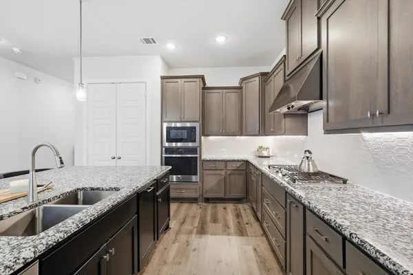 Property Slideshow image 2 of 38 | 4817 beaver creek dr, Arlington, TX, 76005